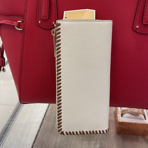 Michael Kors Jet Set Travel Large Pebble Leather Quarter-Zip Wallet
NWT - Picture 15 of 16